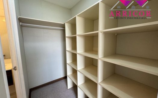 ARRIENDO DEPARTAMENTO DOS DORMITORIOS EN LOMAS DE SAN SEBASTIAN